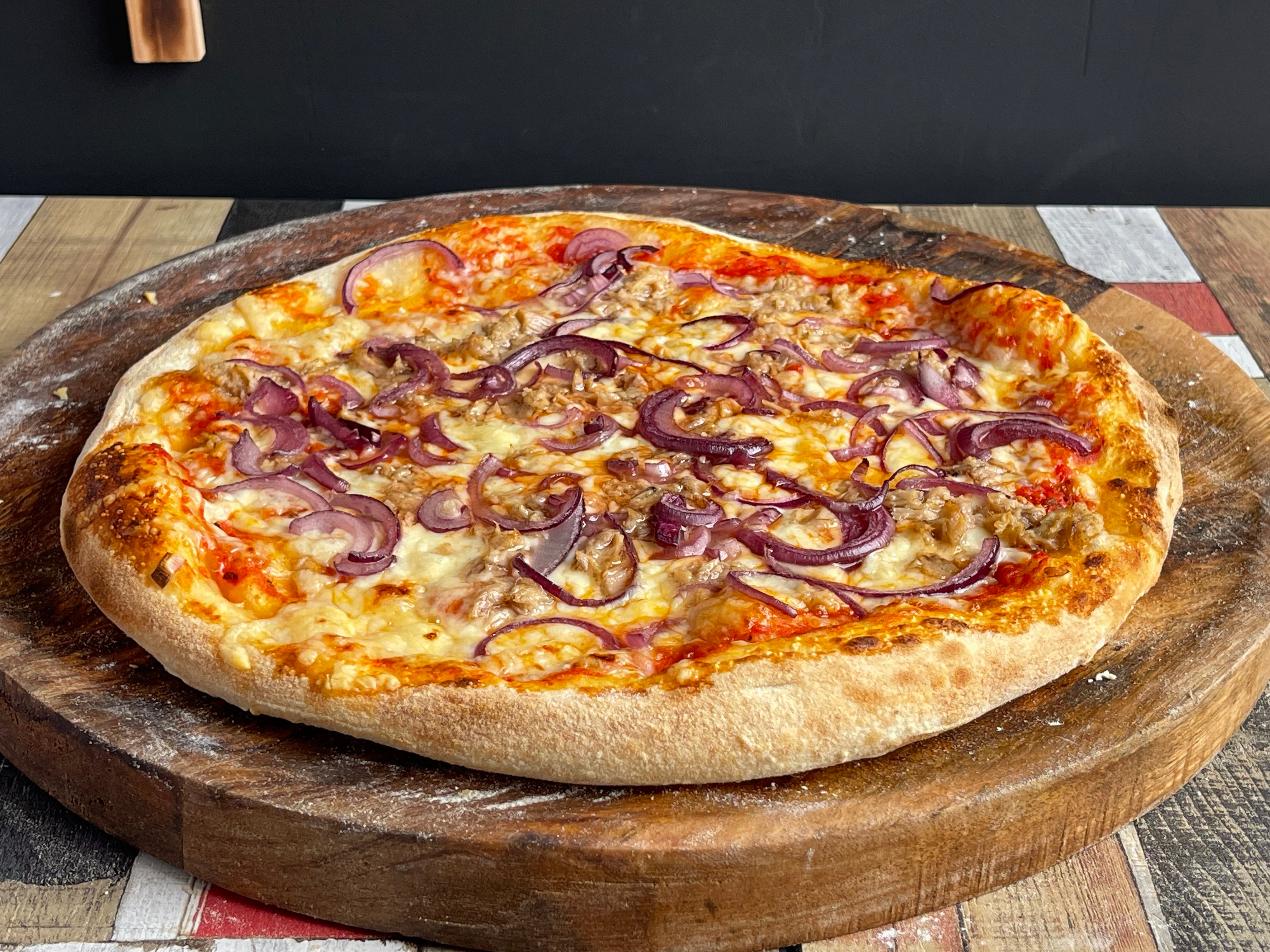 Sauerteig-Pizza Tonno Sauerteig-Pizza Tonno