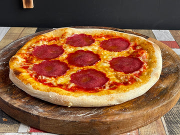 Sauerteig-Pizza Salami